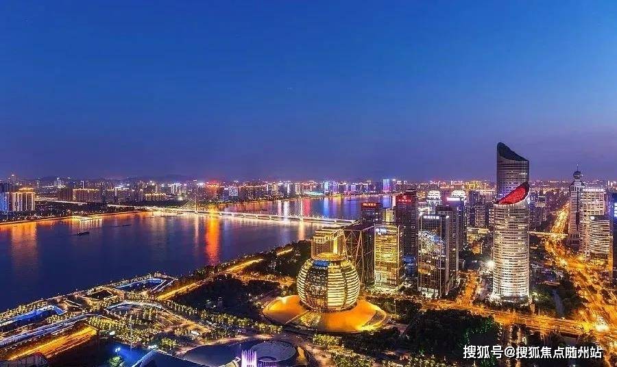 2025年免费正版资料与2025新澳正版今晚资料,精选解析、专家解析解释与落实-警惕虚假宣传-精选解析、专家解析解释与落实